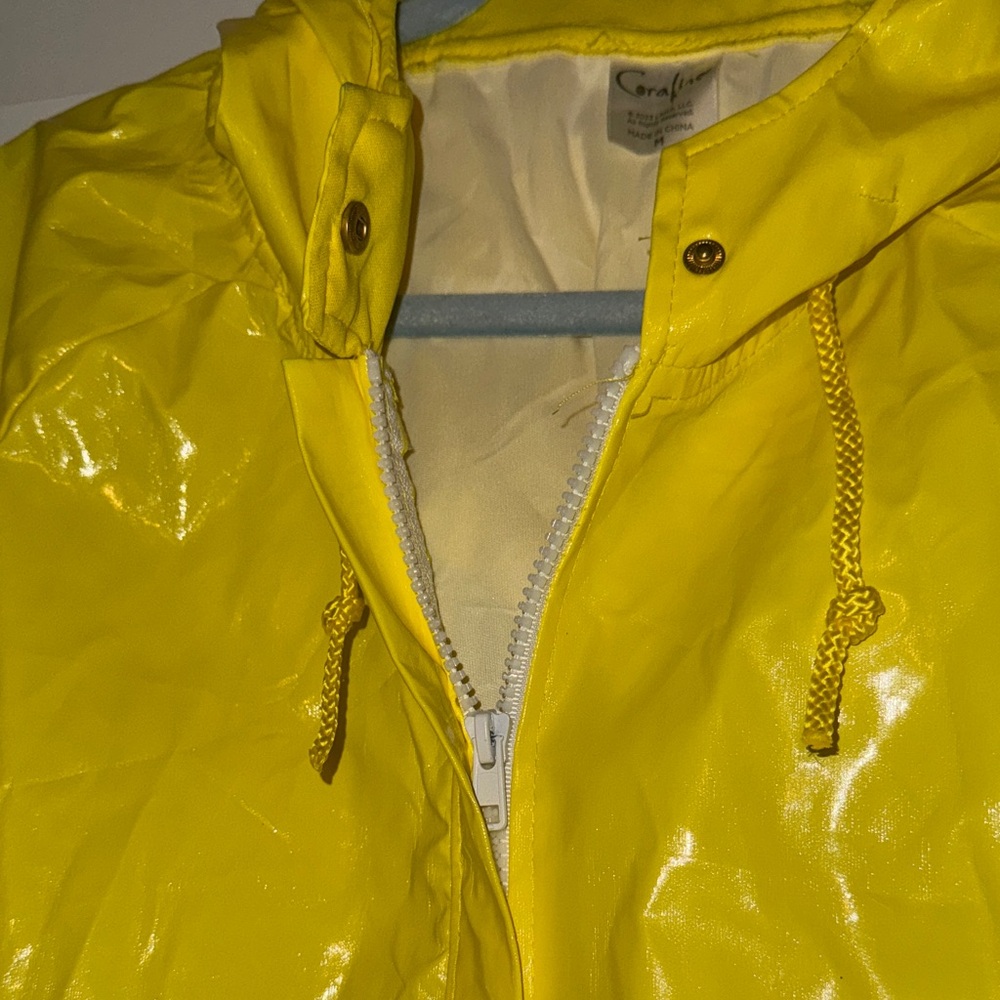 Coraline Raincoat Costume - Picture 4 of 7